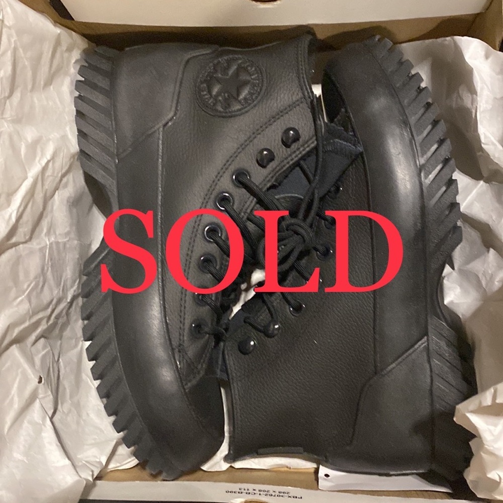 Selling a brand new Converse cold fusion leather